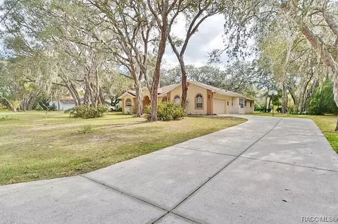 138 W Olympia St, Hernando, FL 34442 photo 2