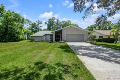 54 Pine St, Homosassa, FL 34446
