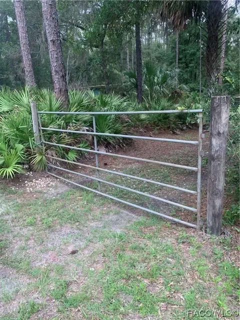 10046 W Dunnellon Rd, Crystal River, FL 34428