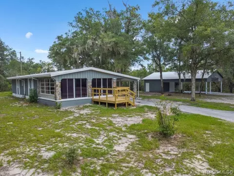 7700 W Copenhagen St, Dunnellon, FL 34433