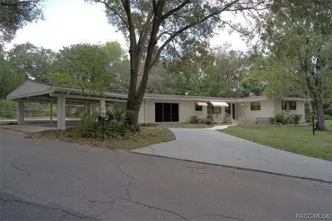 1011 N Hollywood Cir, Crystal River, FL 34429