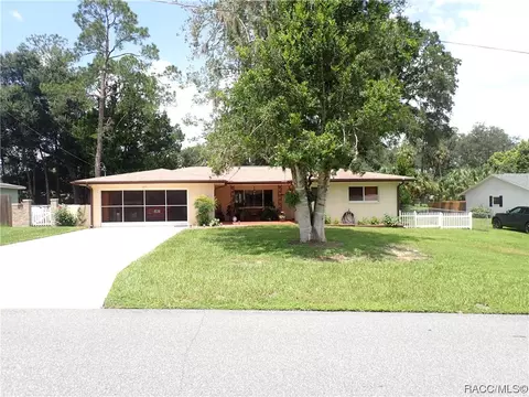 6153 W Pine Cir, Crystal River, FL 34429