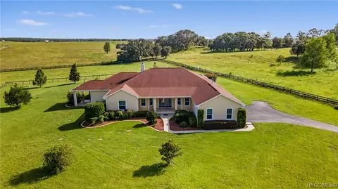 23920 NW 27th St, Morriston, FL 32668