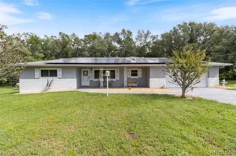 5677 W Pine Cir, Crystal River, FL 34429