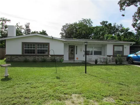 9 Washington St S, Beverly Hills, FL 34465