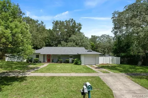 9061 N Golfview Dr, Citrus Springs, FL 34434
