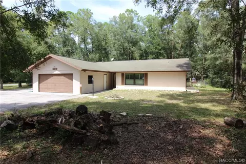 8235 W Pine Bluff St, Crystal River, FL 34428