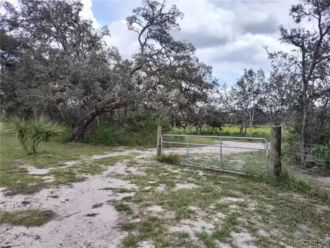 6776 W Chablis Ln, Homosassa, FL 34446
