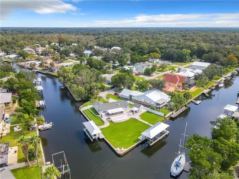 1950 NW 16th St, Crystal River, FL 34428