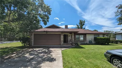 8370 W Dixie Ct, Homosassa, FL 34448
