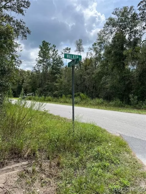 3745 E Walker St, Inverness, FL 34453