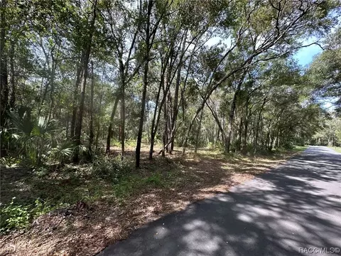 8426 N Carousel Ter, Crystal River, FL 34428