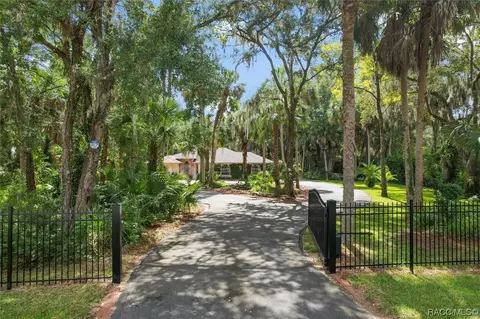 10 Captains Cove Rd, Inglis, FL 34449