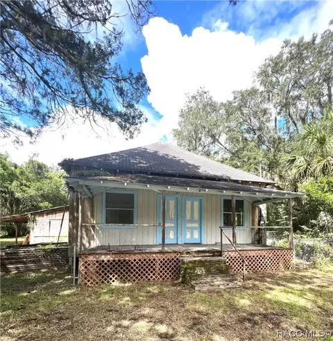 8391 E Magnolia St, Floral City, FL 34436