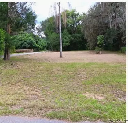 8398 E Magnolia St, Floral City, FL 34436