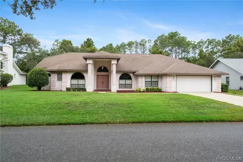 42 Pine Dr, Homosassa, FL 34446
