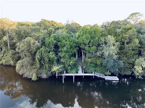 15101 W River Rd, Inglis, FL 34449