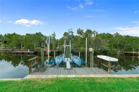 11242 W Bayshore Dr, Crystal River, FL 34429