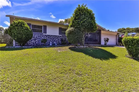 48 New Florida Ave, Beverly Hills, FL 34465