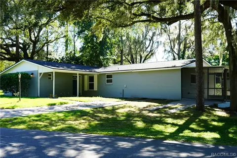 10122 N Academy Dr, Citrus Springs, FL 34434