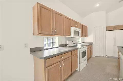 Kitchen - 547 W Doerr Path, Hernando, FL 34442 photo 2 of 3