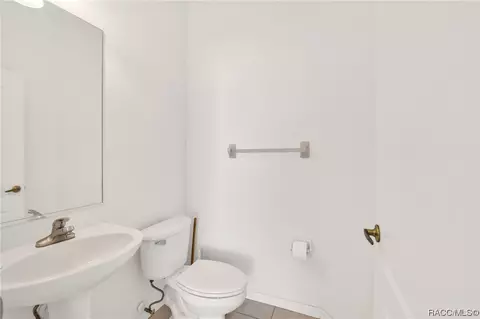Bath - 547 W Doerr Path, Hernando, FL 34442 photo 5 of 5