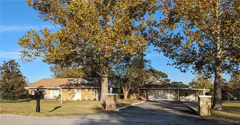 8921 S Thoroughbred Pt, Inverness, FL 34452