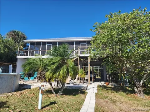 1587 S Wallace Pt, Crystal River, FL 34429