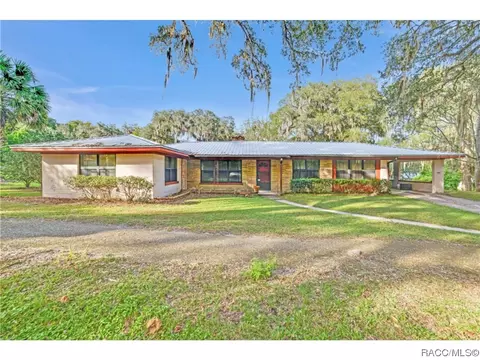 8881 E Orange Ave, Floral City, FL 34436