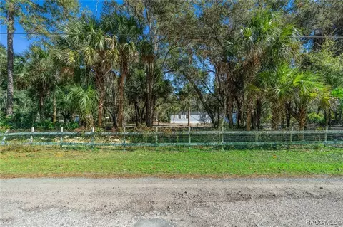 35 Lori St, Inglis, FL 34449 photo 2