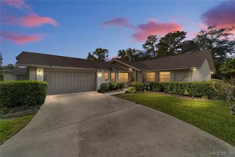 38 S Masters Dr, Homosassa, FL 34446