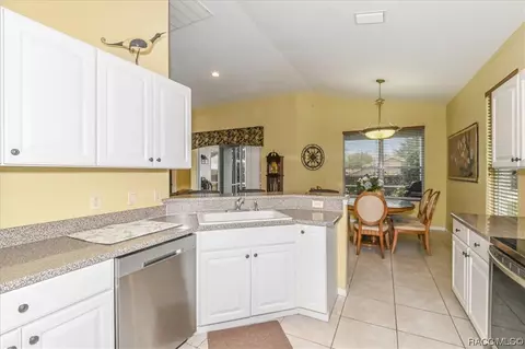 Kitchen - 865 W Silver Meadow Loop, Hernando, FL 34442 photo 2 of 4