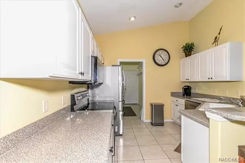 Kitchen - 865 W Silver Meadow Loop, Hernando, FL 34442 photo 3 of 4