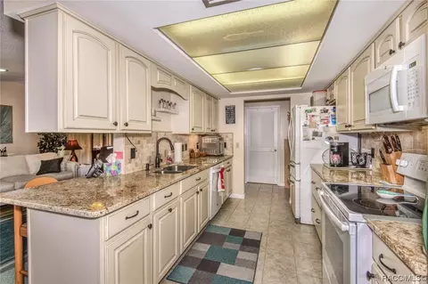 8301 E Fairway Loop, Inverness, FL 34450 photo 2