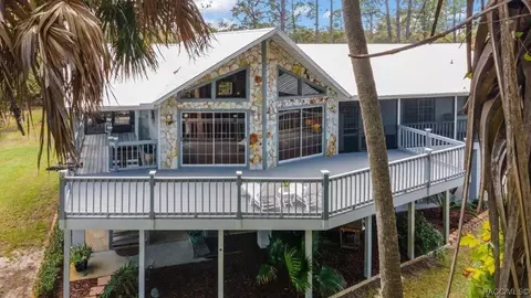 11019 W Chickasaw Ln, Crystal River, FL 34429