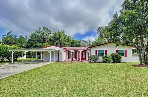 1135 N Country Club Dr, Crystal River, FL 34429
