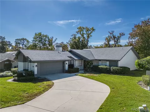 16 S Masters Dr, Homosassa, FL 34446