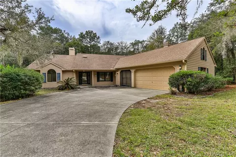 216 Pine St, Homosassa, FL 34446