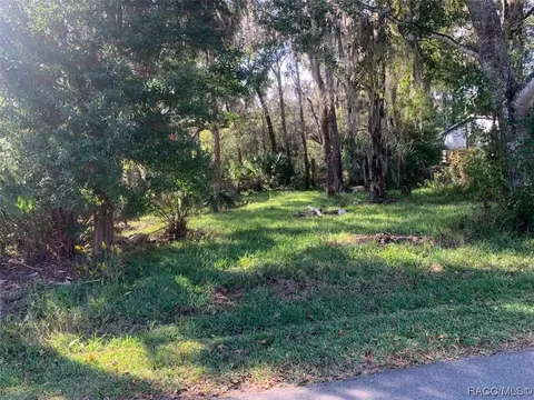 10515 W Oliver St, Homosassa, FL 34448