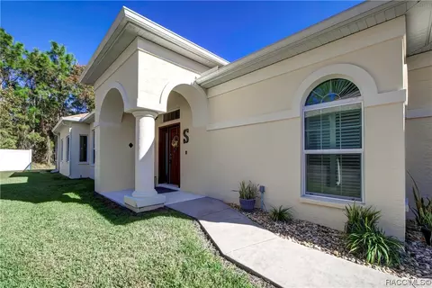 8 Weeping Willow Ct, Homosassa, FL 34446