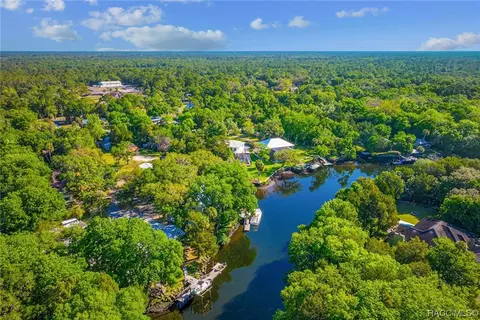 59 Canterbury St, Inglis, FL 34449