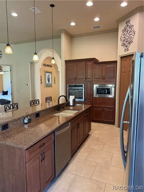 Kitchen - 1601 W Laurel Glen Path, Hernando, FL 34442 photo 4 of 7