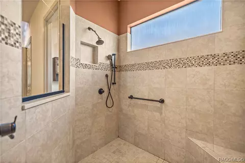 Bath - 1601 W Laurel Glen Path, Hernando, FL 34442 photo 2 of 4