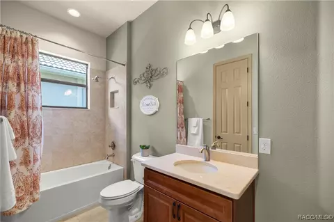 Bath - 1601 W Laurel Glen Path, Hernando, FL 34442 photo 3 of 4
