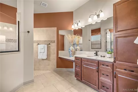 Bath - 1601 W Laurel Glen Path, Hernando, FL 34442 photo 1 of 4