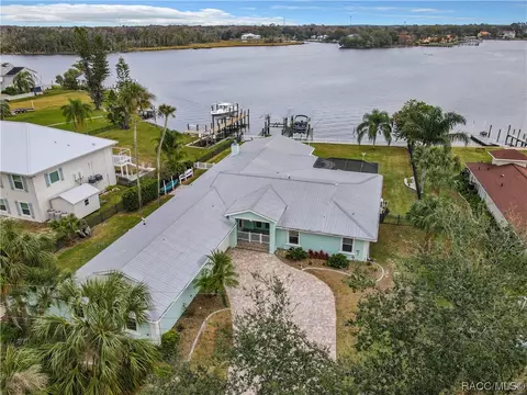 2365 N Watersedge Dr, Crystal River, FL 34429