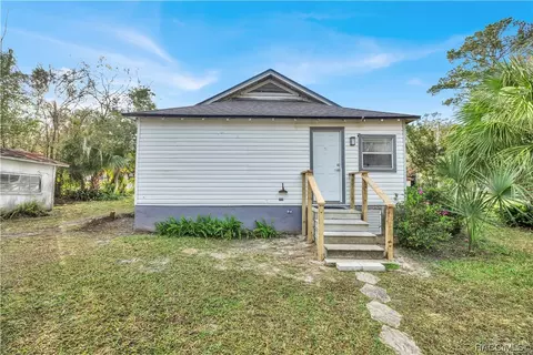 Exterior - 226 NE 3rd Ave, Williston, FL 32696 photo 7 of 10