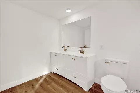 Bath - 226 NE 3rd Ave, Williston, FL 32696 photo 1 of 3