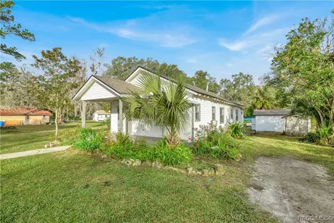 Exterior - 226 NE 3rd Ave, Williston, FL 32696 photo 5 of 10