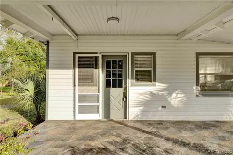 Exterior - 226 NE 3rd Ave, Williston, FL 32696 photo 6 of 10